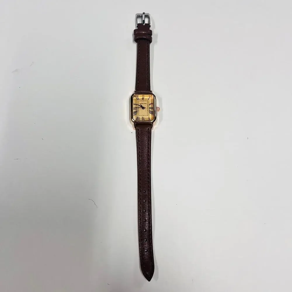 2000s vintage style rectangular gold luxury watch with leather band - Picture 4 of 8